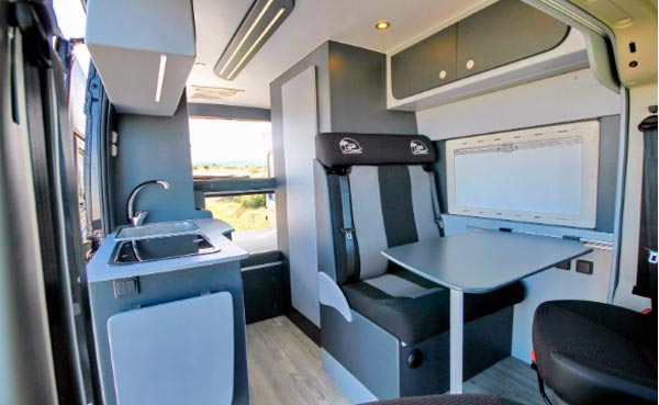 vacaciones a bordo de una camper